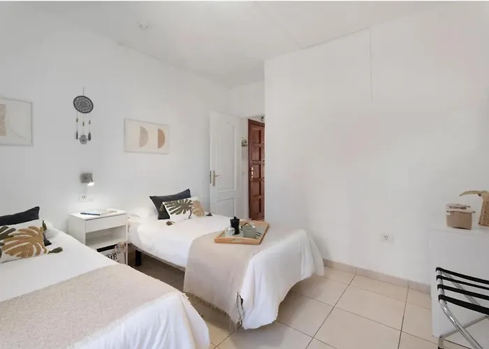 Serene Terrace And Pool Appartement