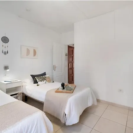 Serene Terrace And Pool Apartment