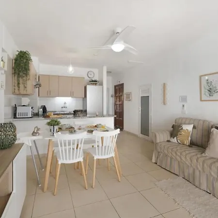 Апартаменти Serene Terrace And Pool Плайя-де-лас-Амерікас