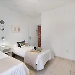 Serene Terrace And Pool Apartamento
